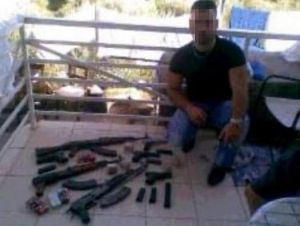 Κρήτη: Με καλάσνικοφ είχε ποζάρει ο ένας από τους δράστες της επίθεσης στους γερμανούς τουρίστες