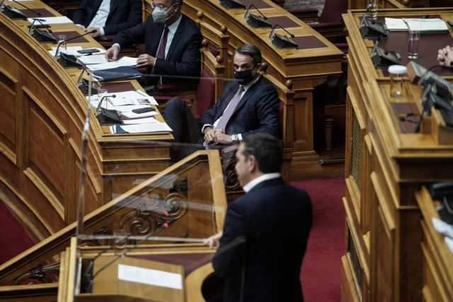 Υποκλοπές: Live η σύγκρουση κορυφής στη Βουλή – Οι απαντήσεις Μητσοτάκη και η στρατηγική Τσίπρα
