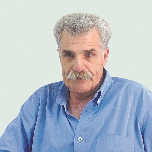 Αυτούς που βλέπεις Μιχάλης Κατσαρός