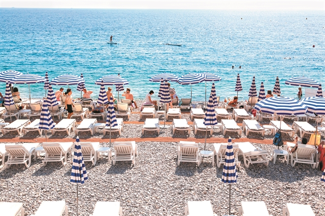 Ο ρατσισμός της ξαπλώστρας