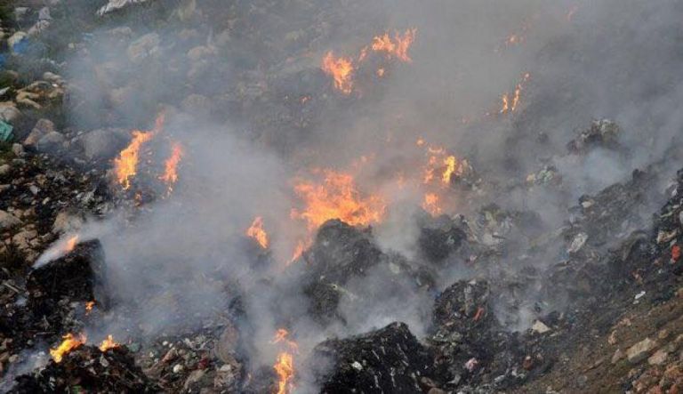 Φωτιά στη χωματερή της Φυλής – Καίγονται ελαστικά | tanea.gr