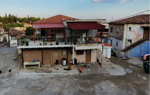 Πυροβολισμοί στη Θήβα: Έφοδος της ΕΛ.ΑΣ. στα σπίτια των δραστών