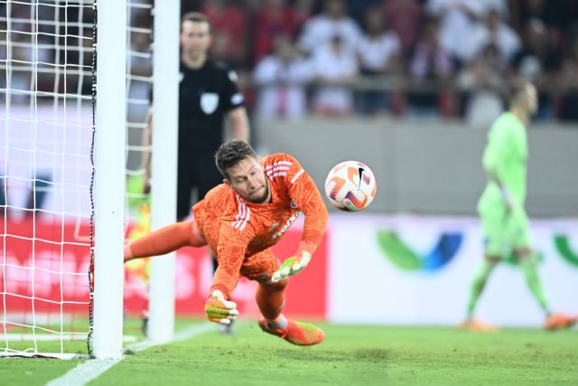 Ήρωας Βατσλίκ έδωσε την πρόκριση στον Ολυμπιακό στα πέναλτι