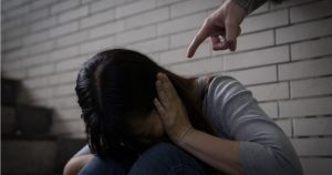 Θεσσαλονίκη: Αστυνομικός χτύπησε και απείλησε την πρώην σύζυγό του