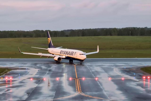 Ryanair: Κλείνει τη βάση της στην Αθήνα για τον χειμώνα