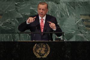 Ο Ερντογάν επιμένει να θέτει θέμα κυριαρχίας στα νησιά με πρόσχημα την αποστρατικοποίηση