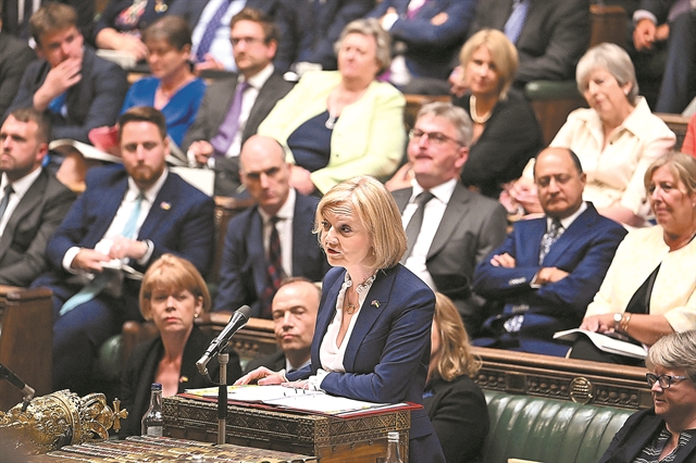 Aκόμη πιο δεξιά η κυβέρνηση Τρας