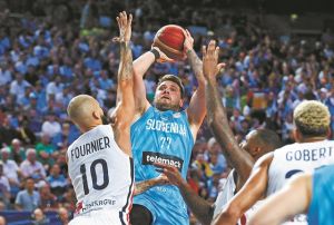 Σούπερ ντέρμπι στις «16»