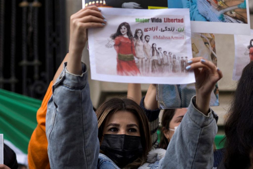 Ιράν: Συνεχίζονται οι οργισμένες διαδηλώσεις, πάνω από 50 οι νεκροί