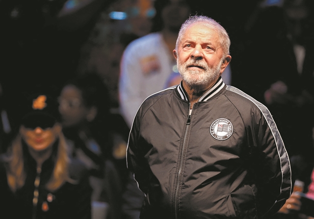 Υπόσχεται λίγα, ζητά πολιτική ρεβάνς