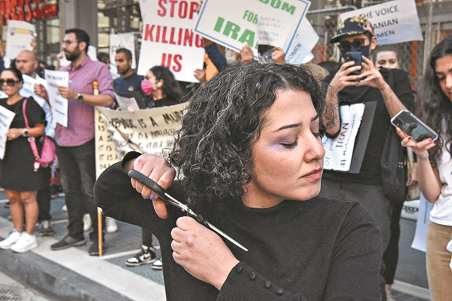 «Θάνατος στον δικτάτορα» φωνάζουν σε 80 πόλεις