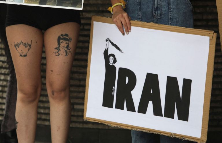Ιράν: Για 12η ημέρα συνεχίζονται οι διαδηλώσεις για τον θάνατο της Μαχσά Αμινί | tanea.gr