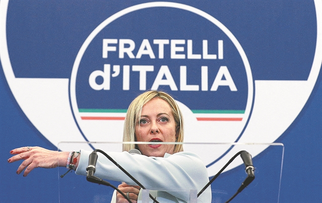 Μυστικά και αντιφάσειςμιας μετα-φασίστριας