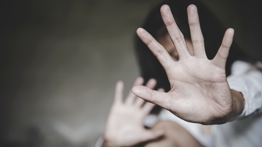 Ενδοοικογενειακή βία: Αγριος ξυλοδαρμός Βρετανίδας από τον 53χρονο σύντροφό της στην Κρήτη