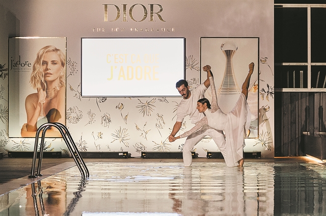 Η χρυσή μαγεία του J’ adore Parfum d’ Eau