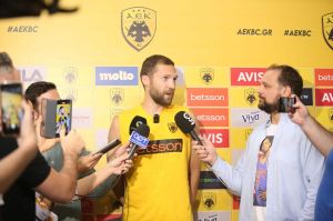 Στρέλνιεκς: «Θα δώσω εμπειρία στην ΑΕΚ, ξέρετε τι μπορώ να κάνω»