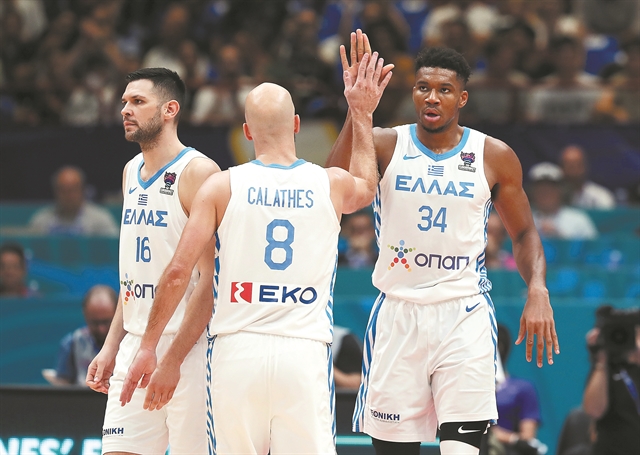 Τα παιδία παίζει