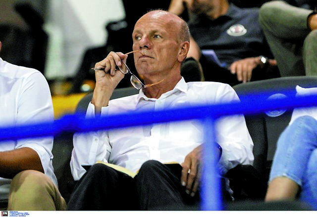 Τελειώνει ο Μπένετ από την ΚΕΔ