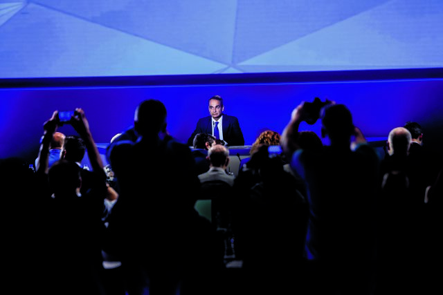 Στο ψυγείο οι σκέψεις για (μίνι) ανασχηματισμό