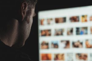 Πάτρα: Revenge porn με υλικό από 141 κοπέλες