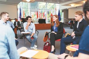 Eνα σχολείο για διπλωμάτες της Ευρώπης