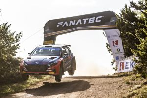 ΕΚΟ Ράλλυ Ακρόπολις: Πρωτοπόρος η Hyundai τη δεύτερη ημέρα