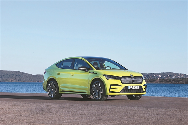 ΗΛΕΚΤΡΙΖΕΙ ΤΙΣ ΕΠΙΔΟΣΕΙΣ