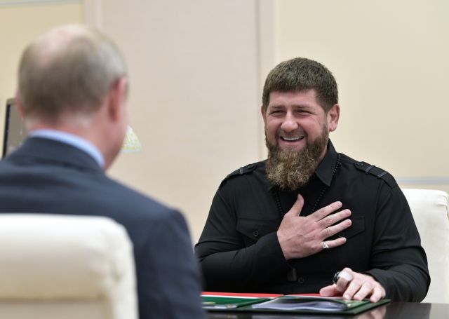 Αποχωρεί από τον πόλεμο στην Ουκρανία ο ηγέτης των Τσετσένων