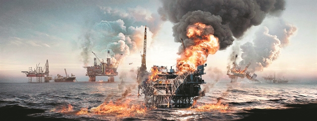 Οταν η θάλασσα παίρνει φωτιά…