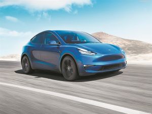 TESLA: ΜΙΑ ΓΚΑΜΑ ΣΕ ΑΝΑΜΟΝΗ