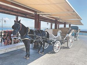 Ενα νησί σαν χρυσή ζωγραφιά…