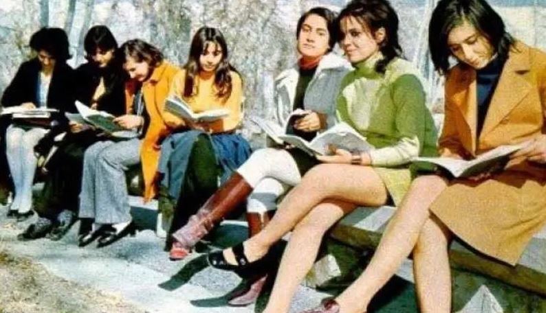 Ιρανές στην Τεχεράνη πριν και μετά την Ισλαμική Επανάσταση