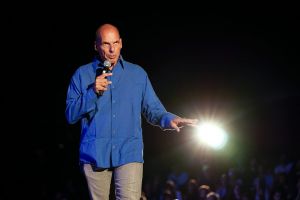 Live η συνέντευξη Τύπου του Γιάνη Βαρουφάκη από την ΔΕΘ