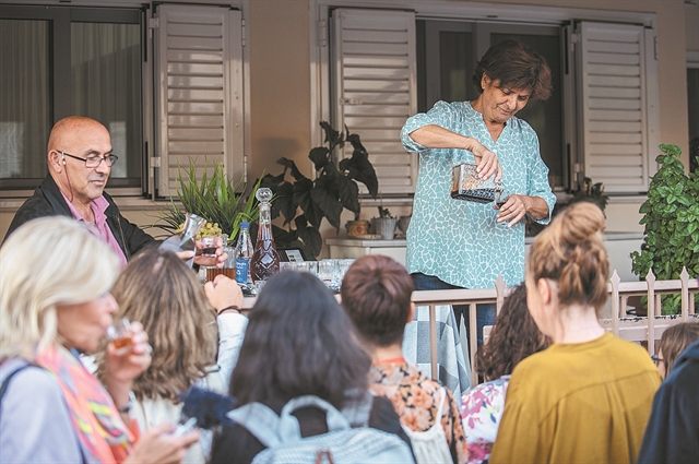 Η γιορτή στην ποντιακή γειτονιά της Ελευσίνας