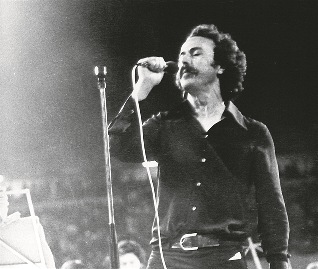 «Μια φωνή με γενναιότητα και ευγένεια»