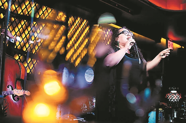 «Τέχνη σημαίνει μια ομάδα που λειτουργεί με κανόνες»