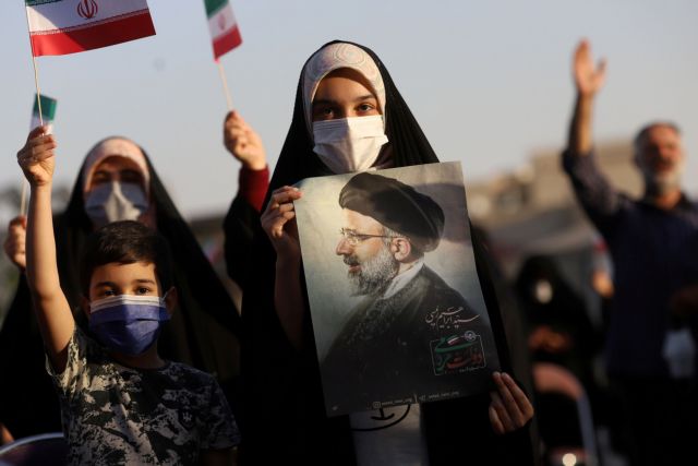 «Λύπη» για την Μαχσά Αμινί, «απειλές» για τους διαδηλωτές, από τον πρόεδρο του Ιράν