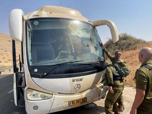 Παλαιστίνη: Έξι Ισραηλινοί στρατιώτες τραυματίστηκαν σε επίθεση εναντίον λεωφορείου στη Δυτική Όχθη