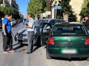 Καλαμάτα: ΙΧ παρέσυρε  και τραυμάτισε μαθητές και οδηγό μηχανής