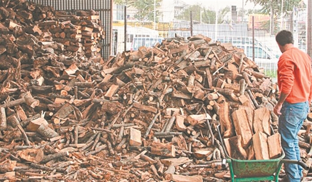 Καυσόξυλα: έλεγχοι «πριν πιάσουν τα κρύα»