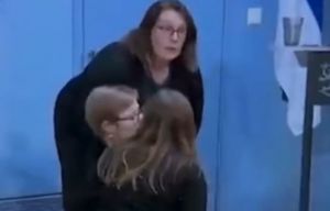 Φινλανδία: Η υπουργός Εσωτερικών λιποθύμησε κατά τη διάρκεια συνέντευξης Τύπου