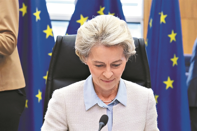 Στο στόχαστρο Σαλβίνι και Λαβρόφ η πρόεδρος της Κομισιόν