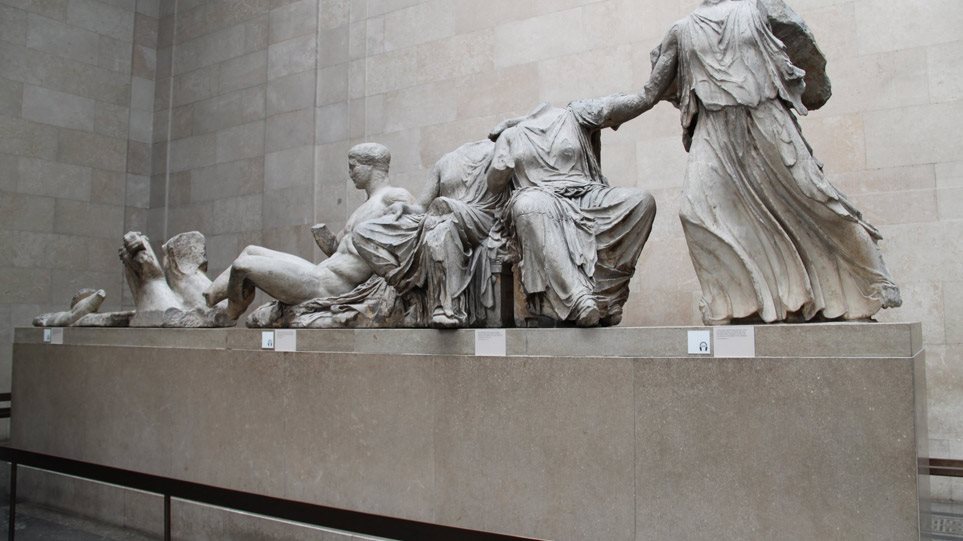 «Πώς θα ένιωθε ο Κάρολος Γ’ αν το Στέμμα φυλασσόταν μόνιμα σε μουσείο στην Αθήνα;»