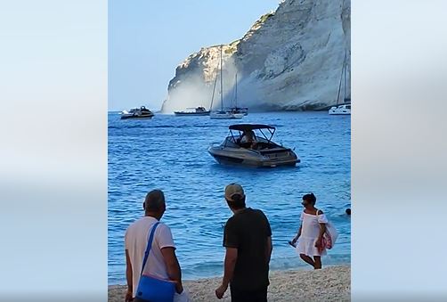 Ζάκυνθος: Μόνο στις επιτρεπόμενες ζώνες οι επισκέπτες στο «Ναυάγιο» μετά την πτώση βράχων