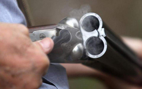 Κρήτη: Νεαρός οδηγός έβγαλε καραμπίνα μετά από τροχαίο