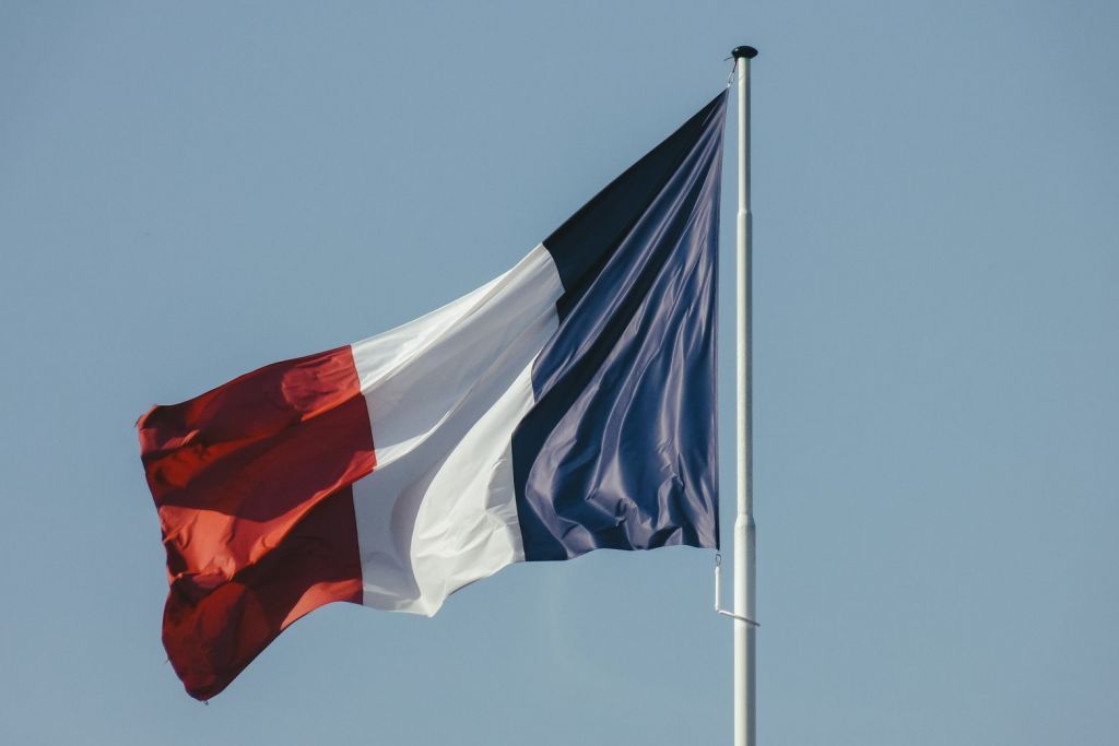 Έτοιμη για το μεγαλύτερο δάνειο της Ιστορίας της η Γαλλία