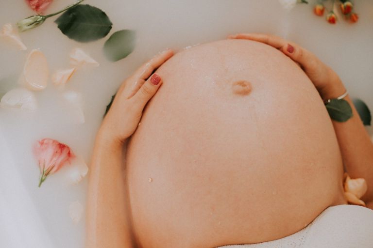 Παρένθετη μητρότητα: Το νομοθετικό πλαίσιο και η υπόθεση του μωρού «Μ» | tanea.gr