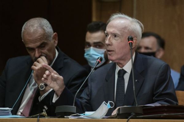 Δίκη Χρυσής Αυγής:  Ο Κ. Πλεύρης έφυγε από το δικαστήριο χαιρετώντας ναζιστικά