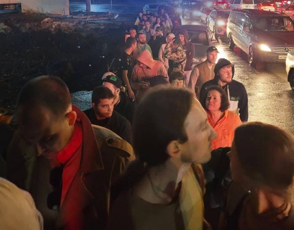 Ρωσία: Οι Ρώσοι αντιδρούν στην επιστράτευση του Πούτιν – Εγκαταλείπουν με κάθε μέσο τη χώρα