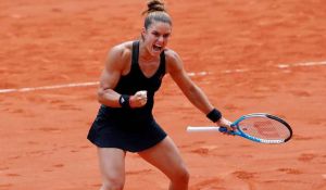 Νίκη με ανατροπή για τη Σάκκαρη